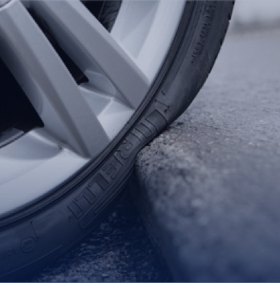 Απευθείας πρόσκρουση σε πεζοδρόµιο ή λακούβα